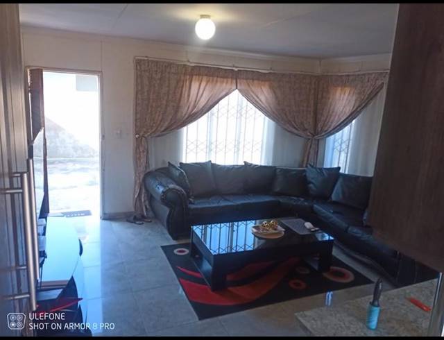 5 BEDROOM HOUSE FOR SALE IN WINDMILL PARK EXT